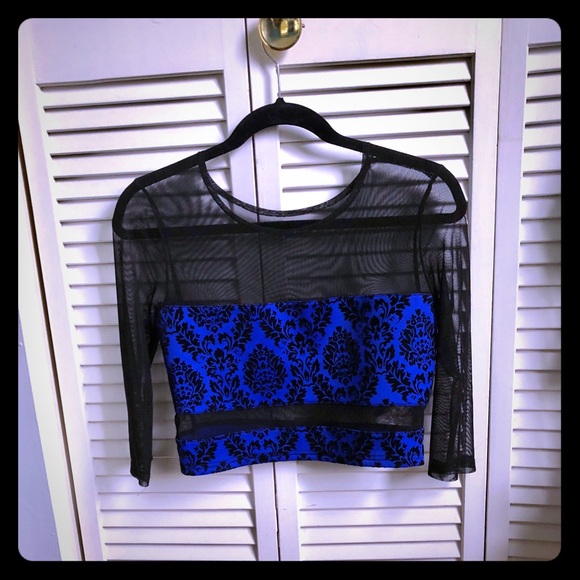 ❌[SOLD]❌ ONLY WORN ONCE - Urban Outfitters mesh crop top - Picture 2 of 3
